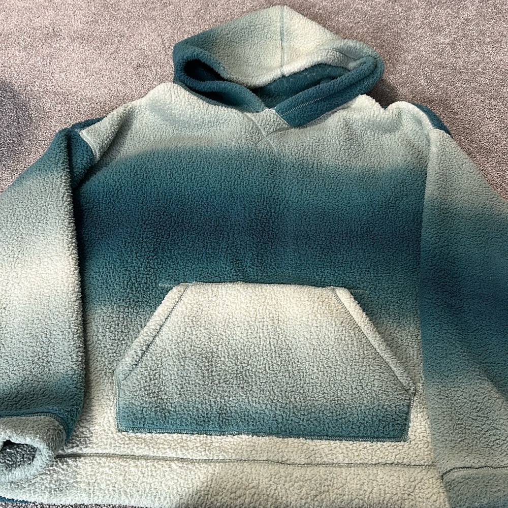 Fleece hooded pullover